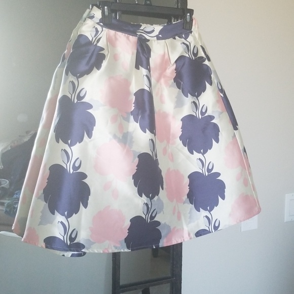 Skirt - Picture 1 of 1